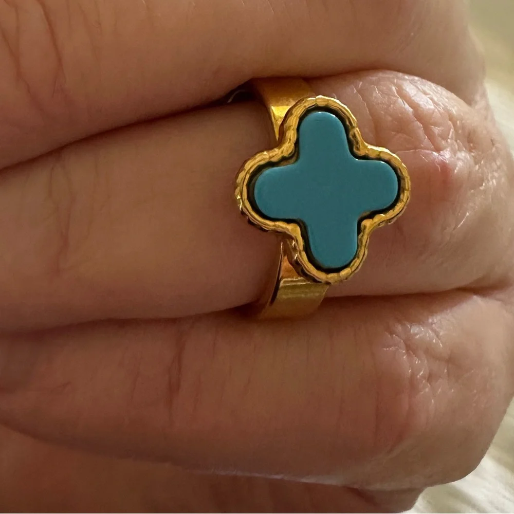 Bundle of three mother of pearl  Clover Design - Picture 3 of 9